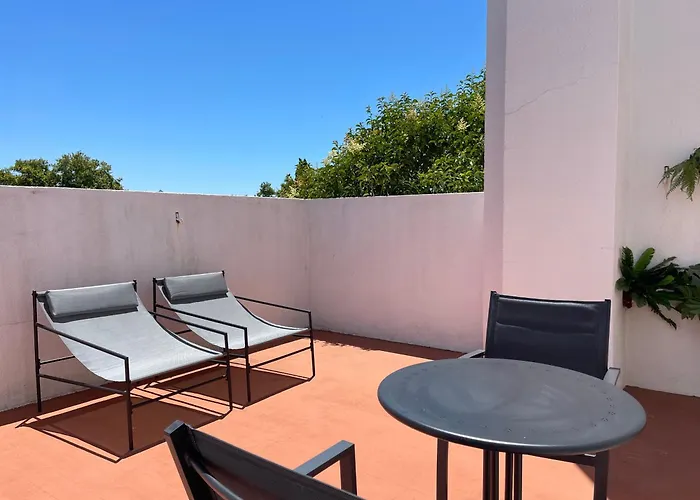 Aomo Art Space 4* אוייראס